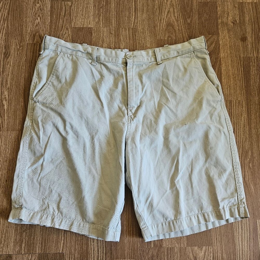 Eddie Bauer Men's Classic Cotton Shorts in Light Khaki Size 38